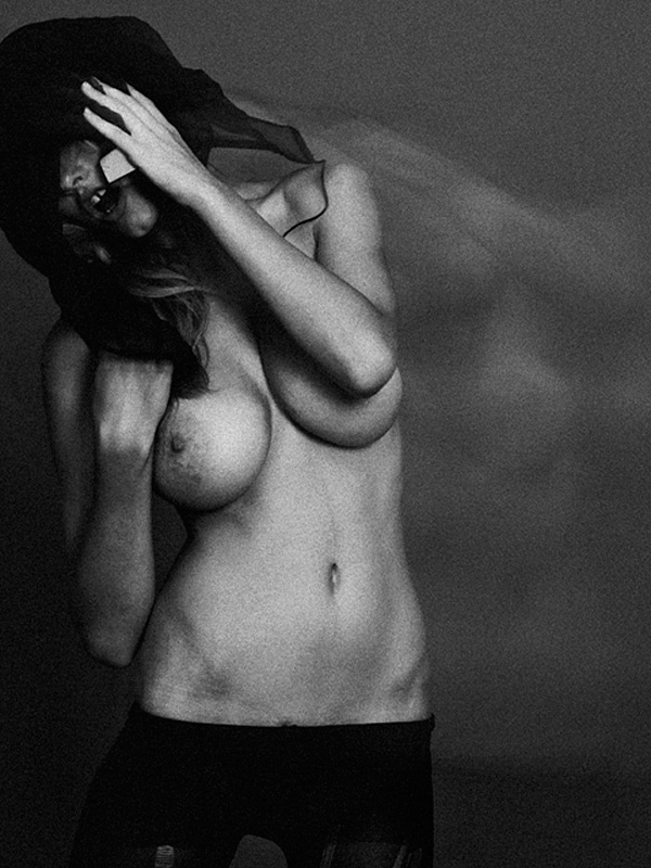 ashley-smith-topless-bw-shoot-by-chadwick-taylor-04.jpg