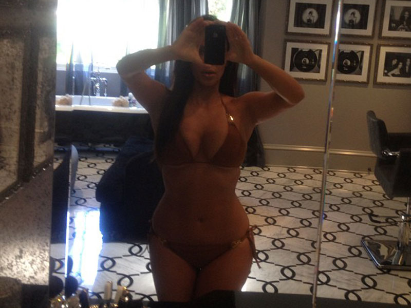kim-kardashian-posing-in-a-bikini-pics-02.jpg